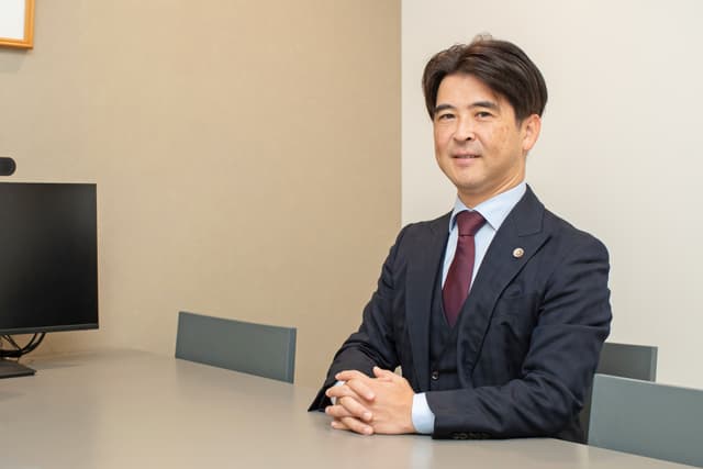 沖縄から世界へ。専門性と組織力で依頼者に向き合う弁護士事務所